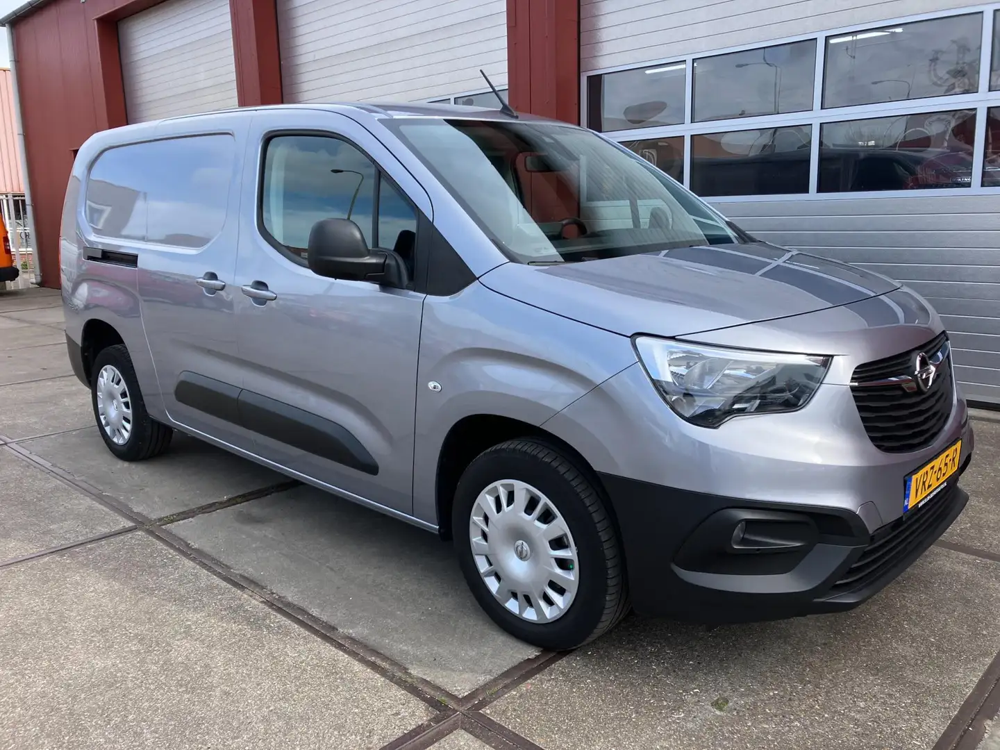 Opel Combo 1.5D L2H1 Standaard Grijs - 1