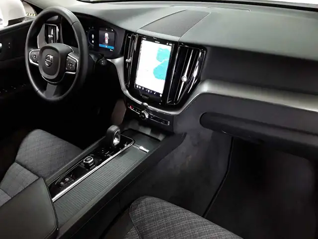 Volvo XC60 view 9