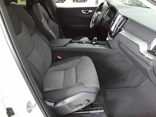 Volvo XC60 view 8
