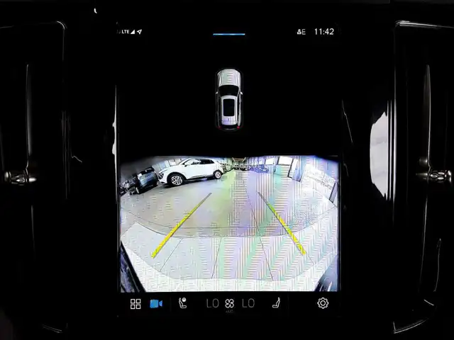 Volvo XC60 view 17