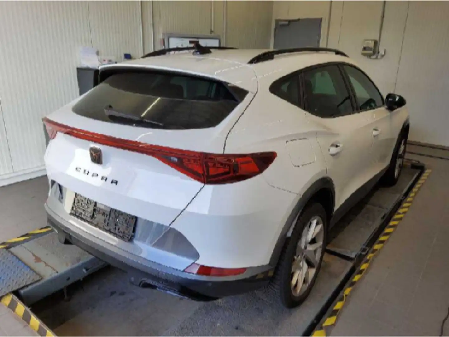 CUPRA Formentor 1.5 TSI LED CARPLAY AHK EPH ACC Weiß - 2