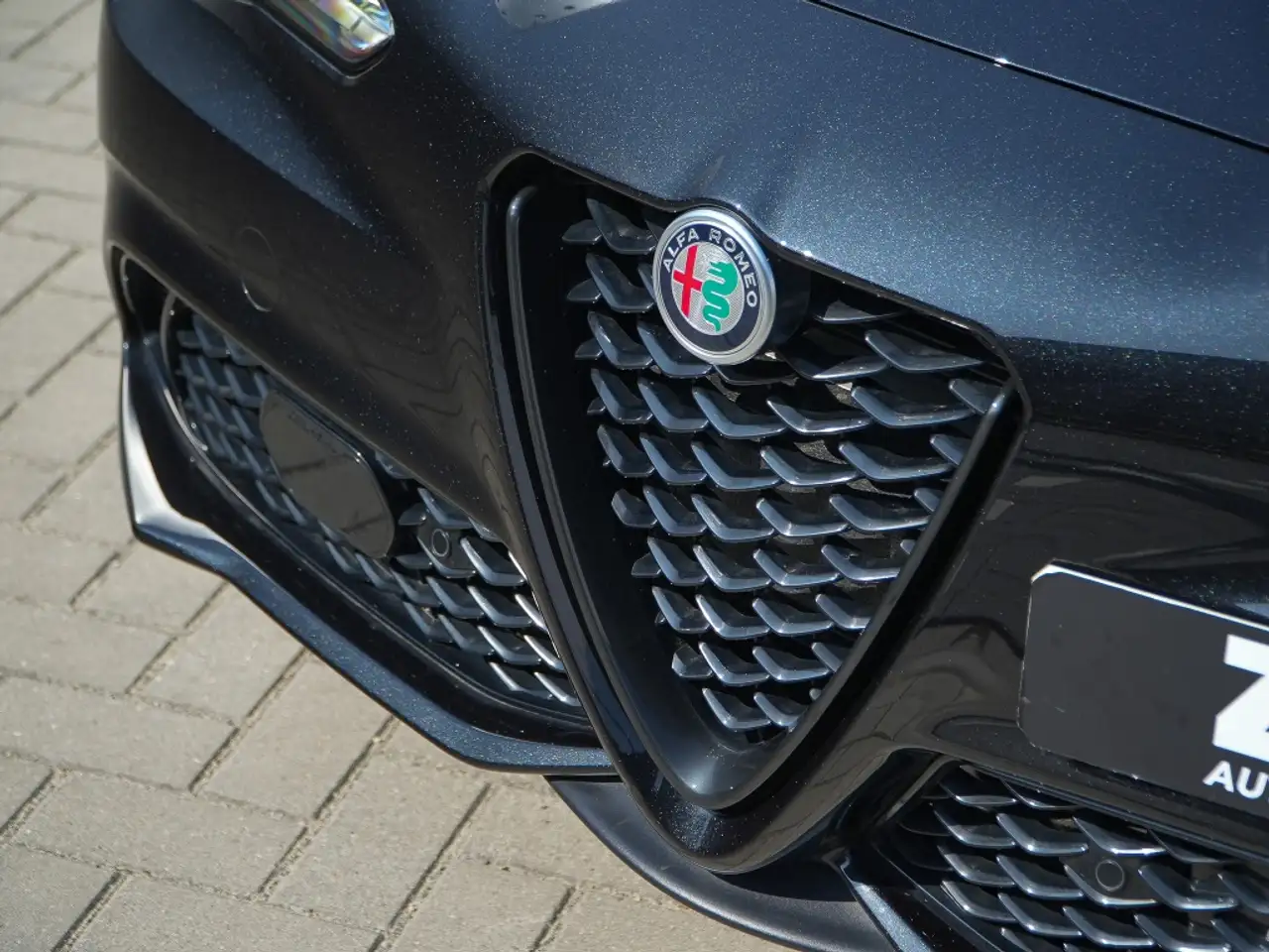 Alfa Romeo Giulia 2023 — фото 9