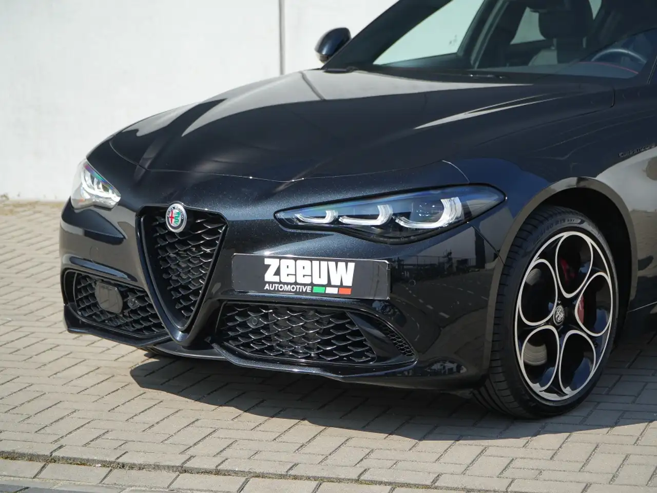 Alfa Romeo Giulia 2023 — фото 13