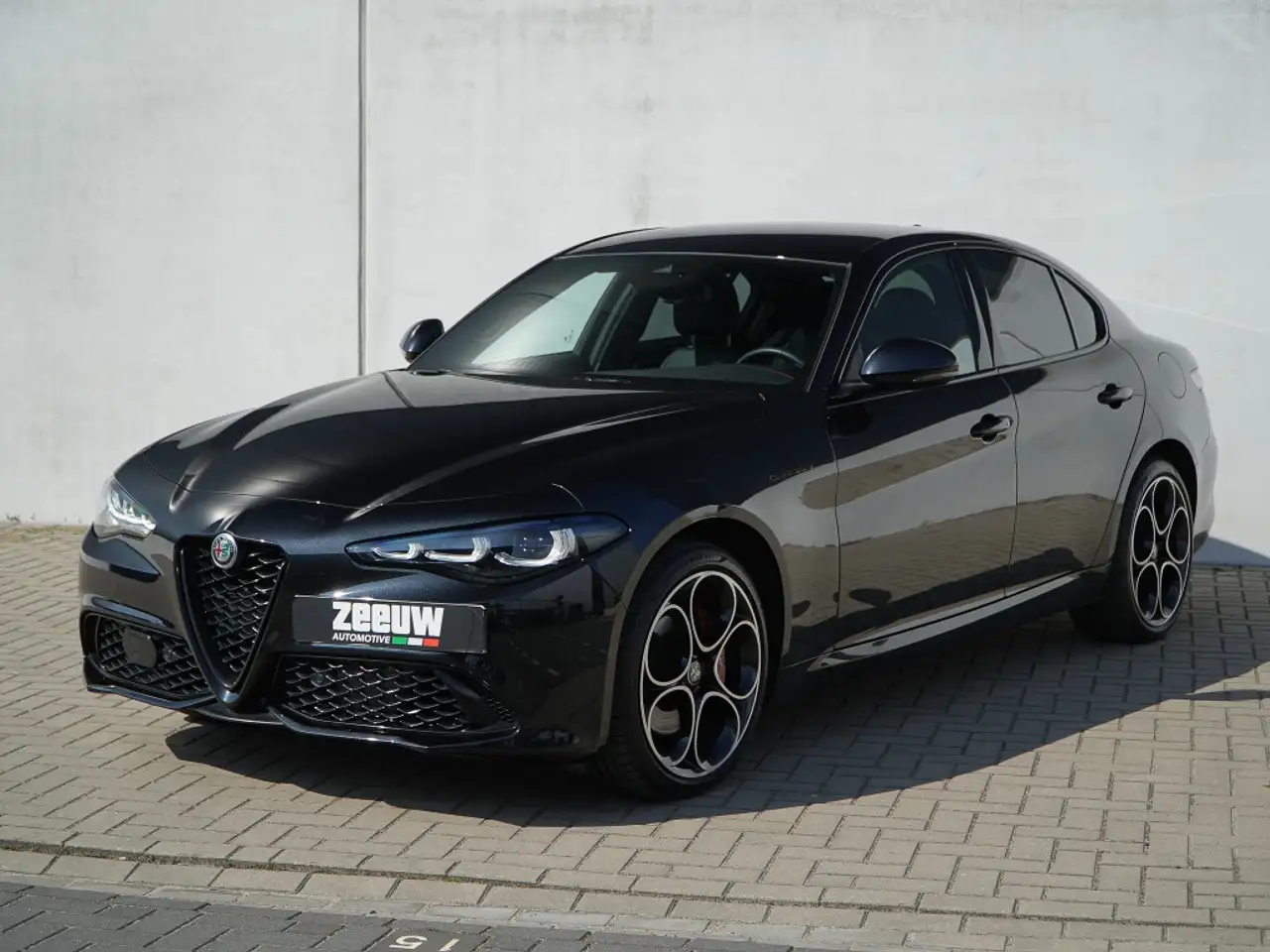Alfa Romeo Giulia 2023 — фото 12