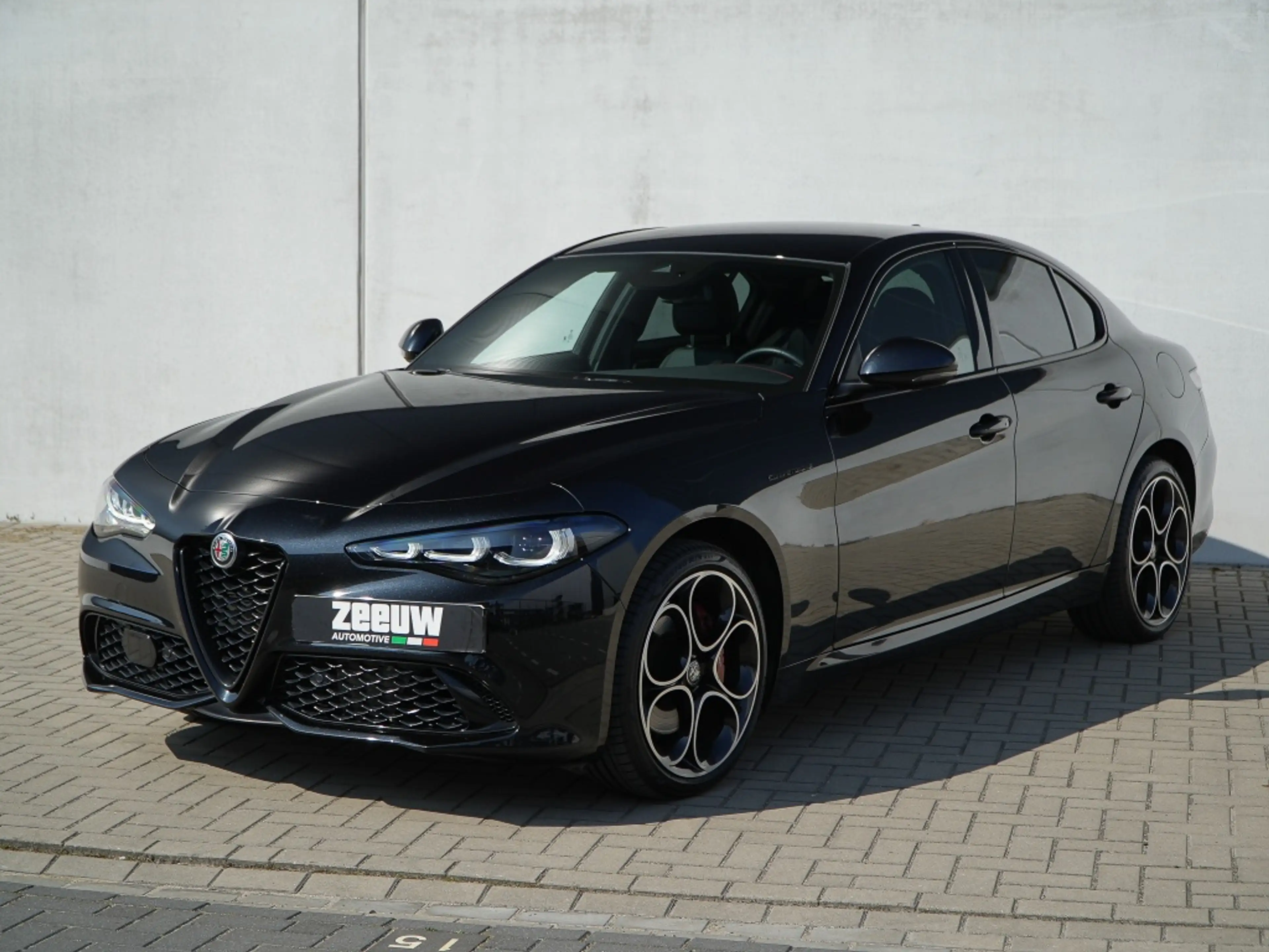 Alfa Romeo Giulia 2.0 Turbo 280 PK Competizione Q4 AWD | Harman | Ve — photo 12