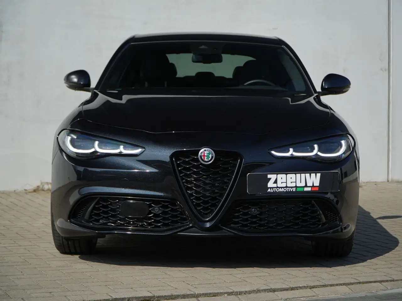 Alfa Romeo Giulia 2023 — фото 11