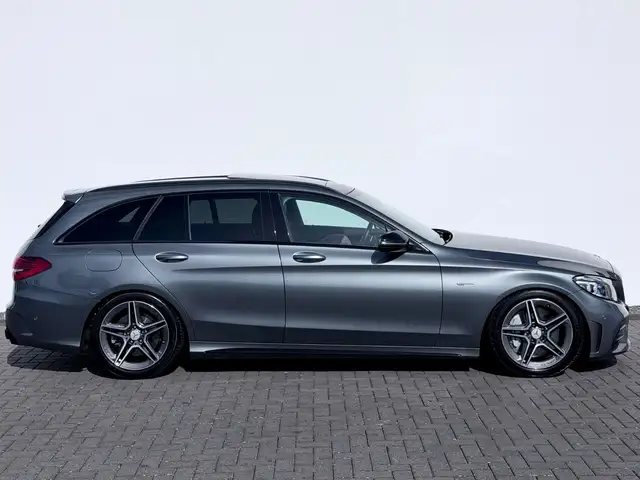 Mercedes-Benz C-Class view 4
