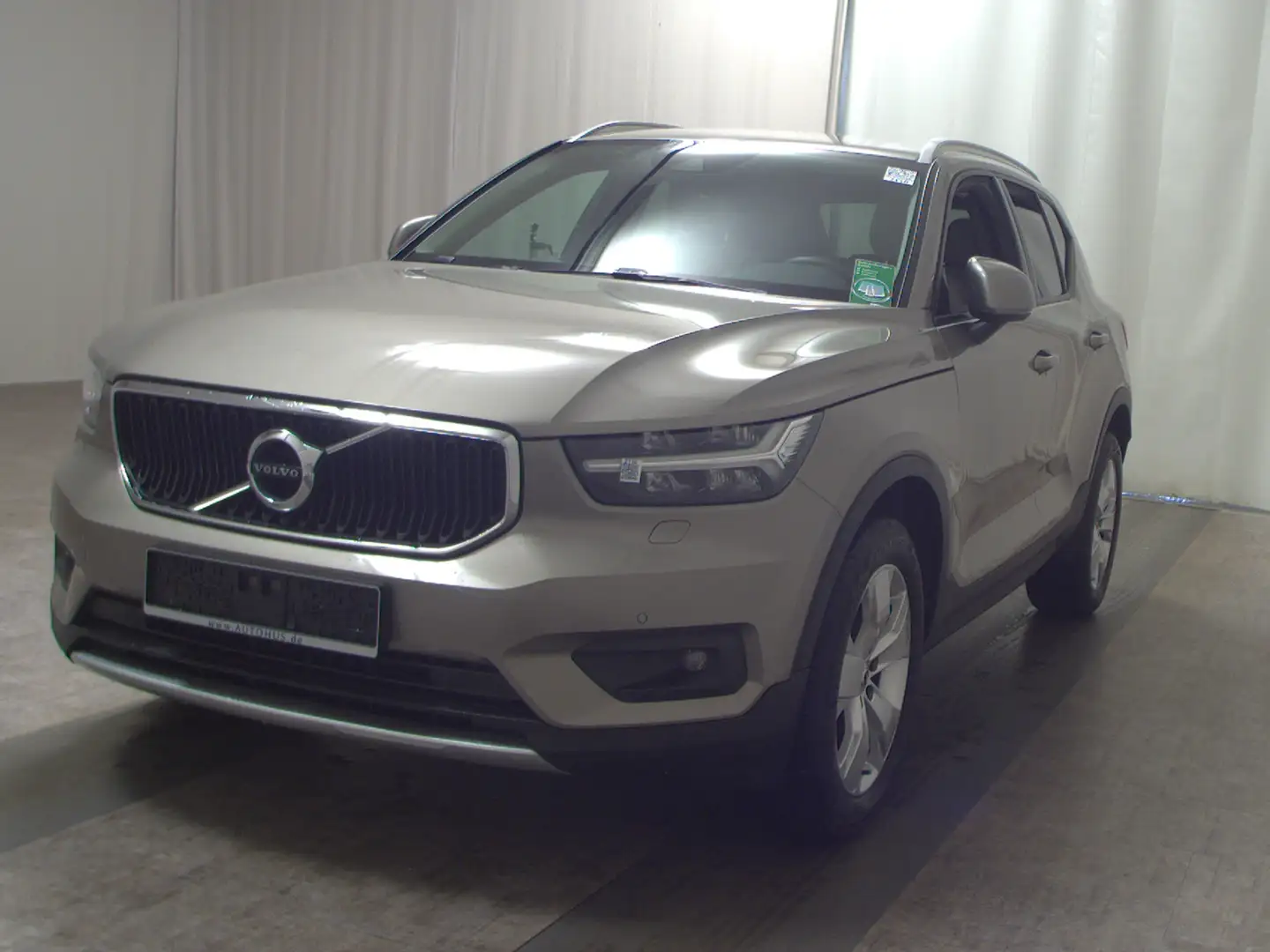 Volvo XC40 T3 Momentum Leder Navi H-K Sound LED RFK Grau - 2