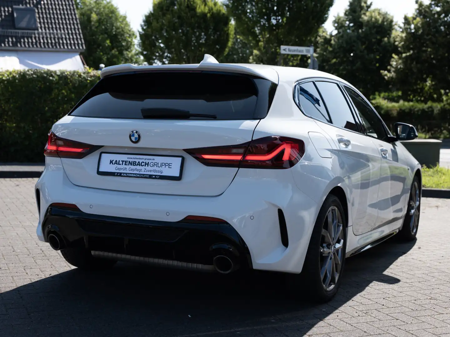 BMW 135 Mi xDrive HUD W-LAN NAVI SITZHEIZUNG PDC Weiß - 2