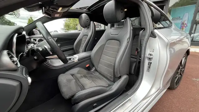 Mercedes-Benz 220 view 16