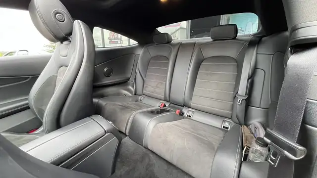 Mercedes-Benz 220 view 17