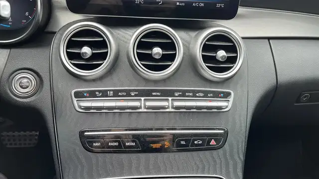 Mercedes-Benz 220 view 29