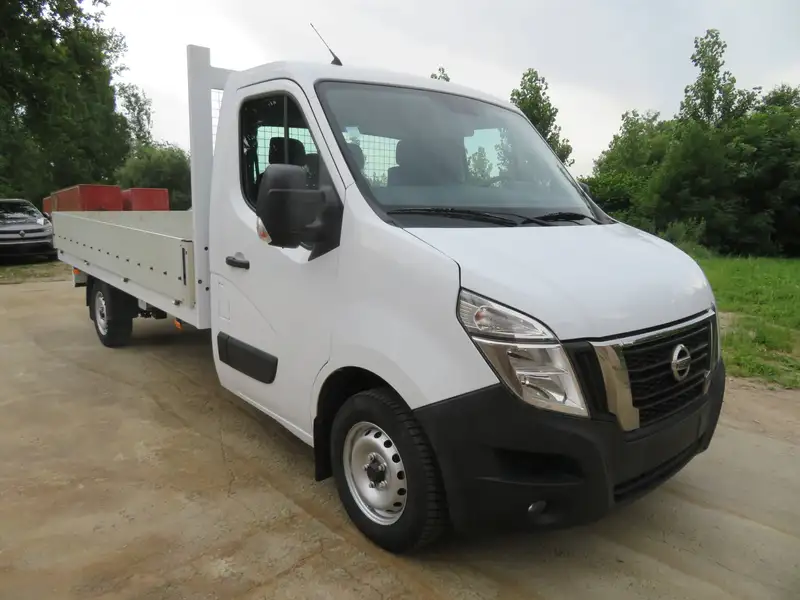 Nissan NV400