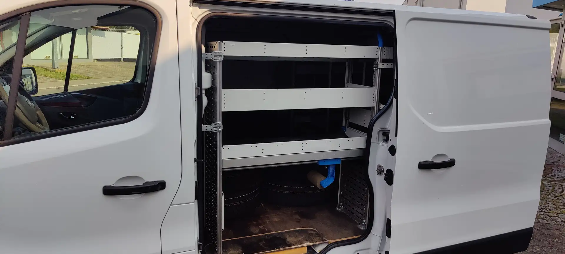 Nissan NV300 L1H1 2,9 dCi 125 Pro Blanc - 2