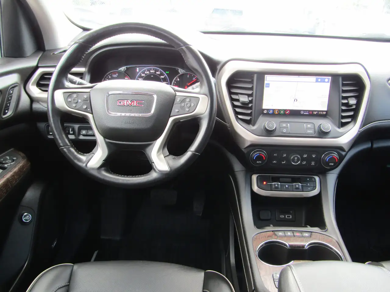 GMC Acadia снимка GMC Acadia