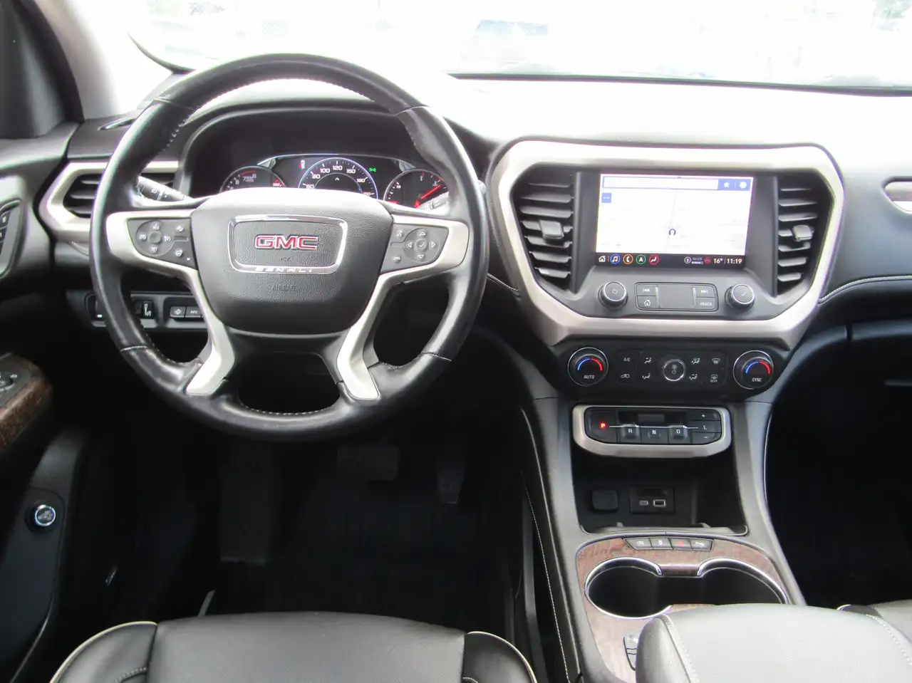 GMC Acadia снимка GMC Acadia