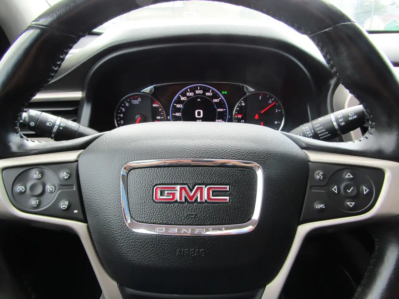 GMC Acadia снимка GMC Acadia