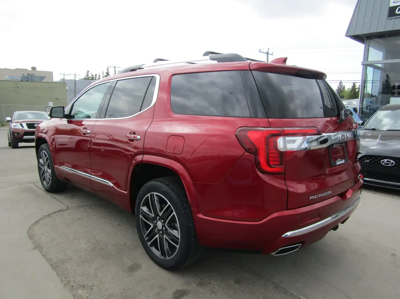 GMC Acadia снимка GMC Acadia