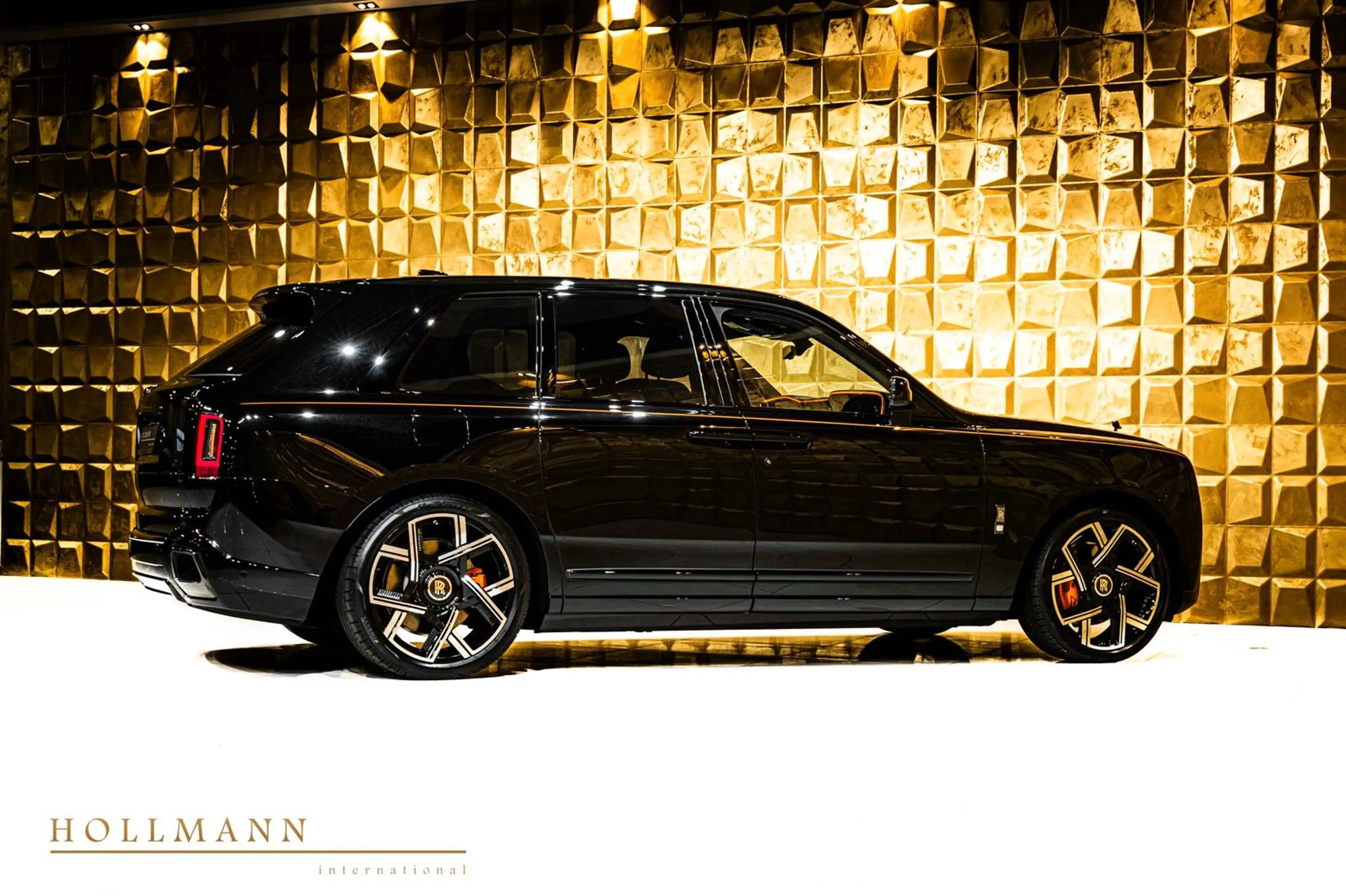 Rolls-Royce Cullinan SERIES II +BLACK BADGE+ SANCTUARY SEAT — photo 10