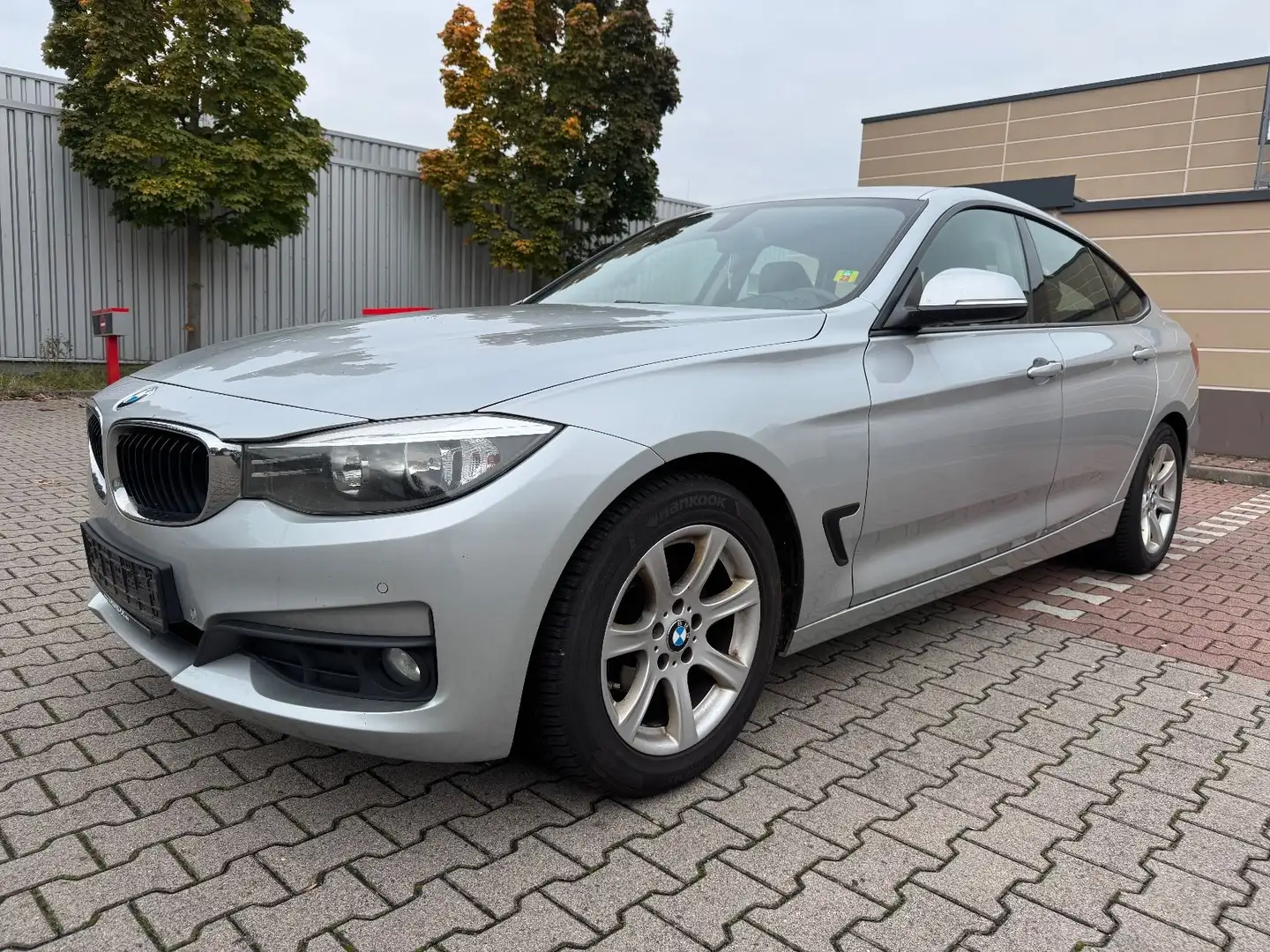 BMW 318 Baureihe 3 Gran Turismo 318 d Silber - 2
