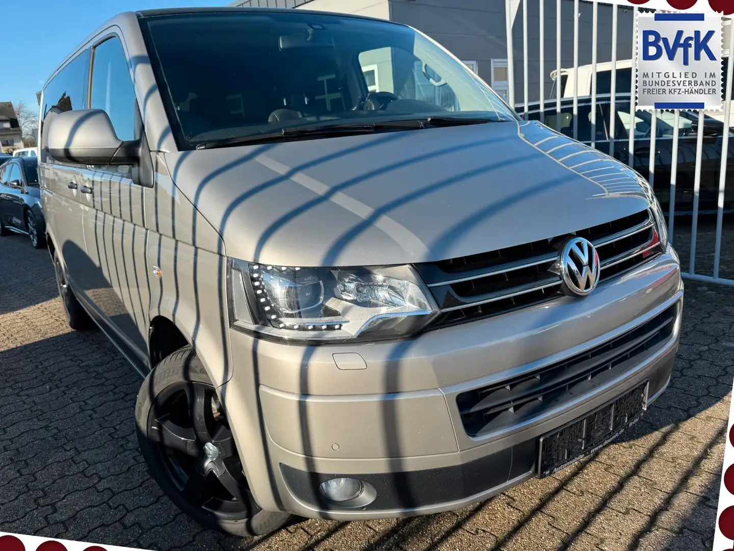 Volkswagen T5 Multivan Sondermodell Edition 25 Beige - 1