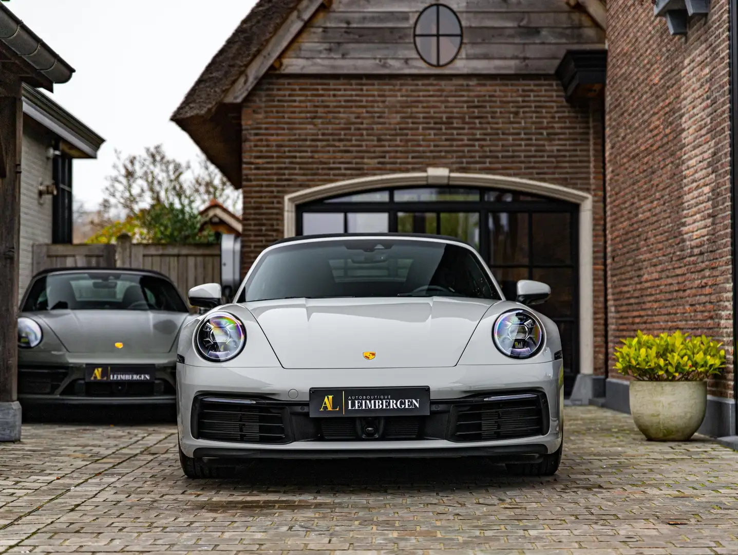 Porsche 992 Carrera Cabriolet / BOSE / ACC / 360 cam / AppleCP Grijs - 2