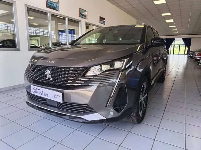 Peugeot 5008 main image