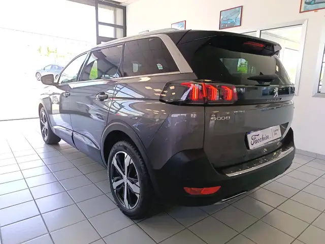 Peugeot 5008 view 8