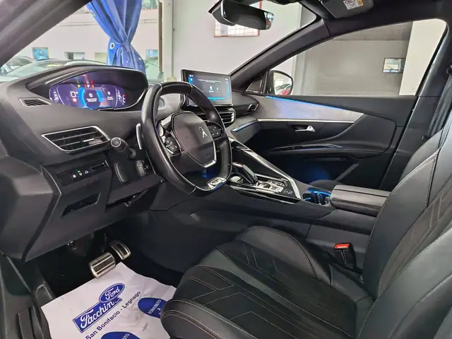 Peugeot 5008 view 2