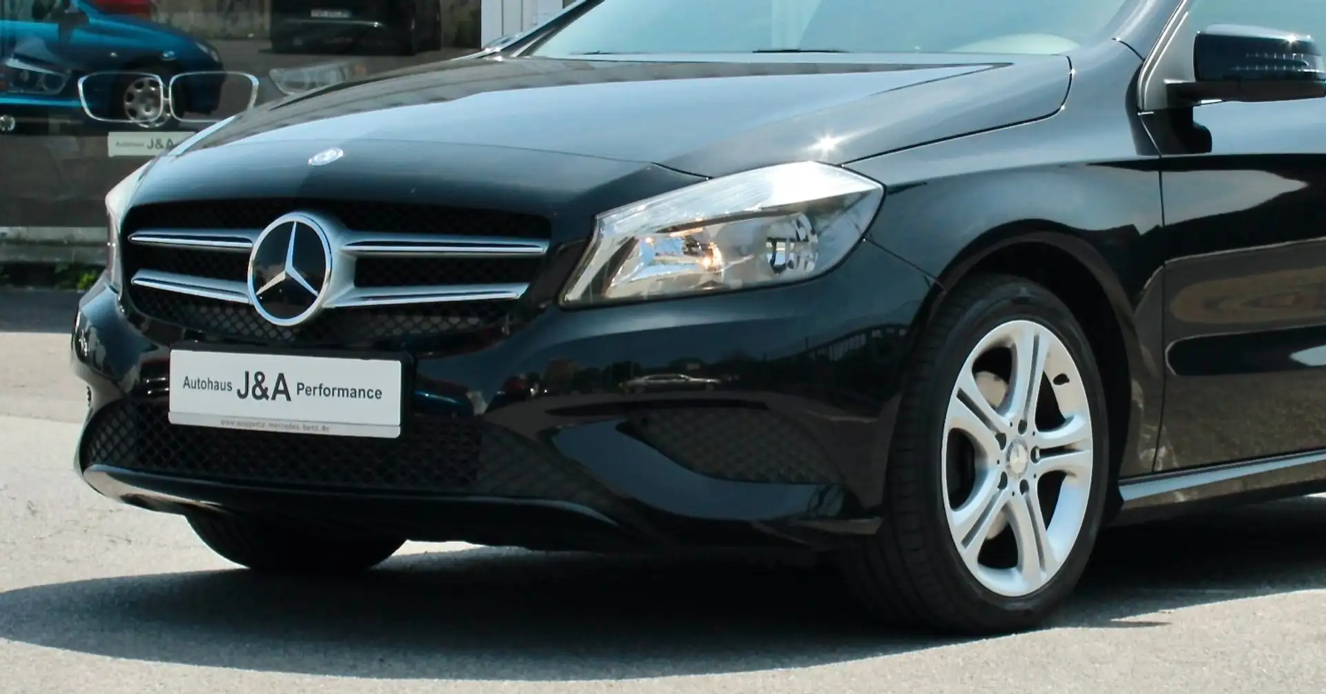 Mercedes-Benz A 180 A -Klasse A 180 BlueEfficiency/LEDER/NAVI Schwarz - 1