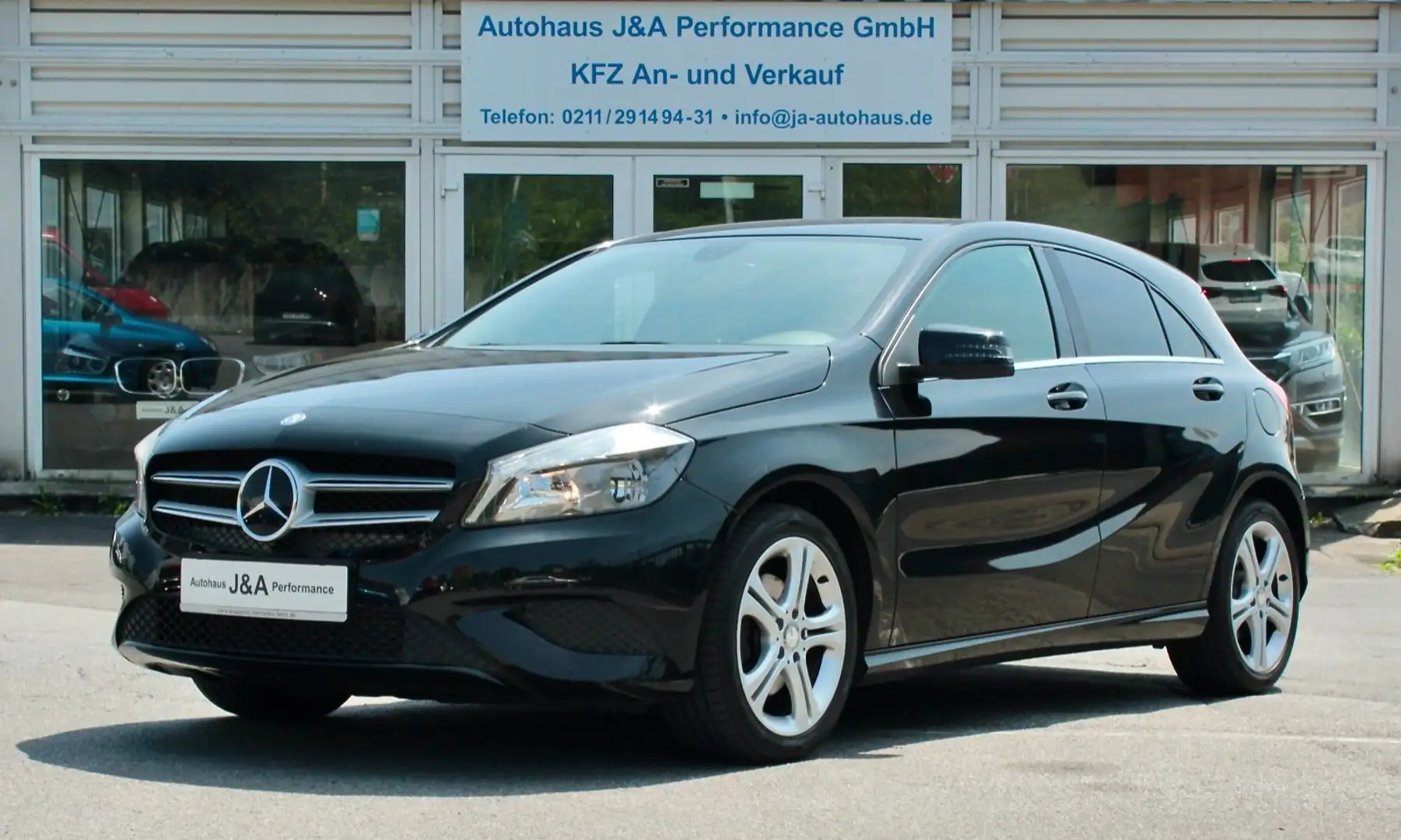 Mercedes-Benz A 180 A -Klasse A 180 BlueEfficiency/LEDER/NAVI Zwart - 2