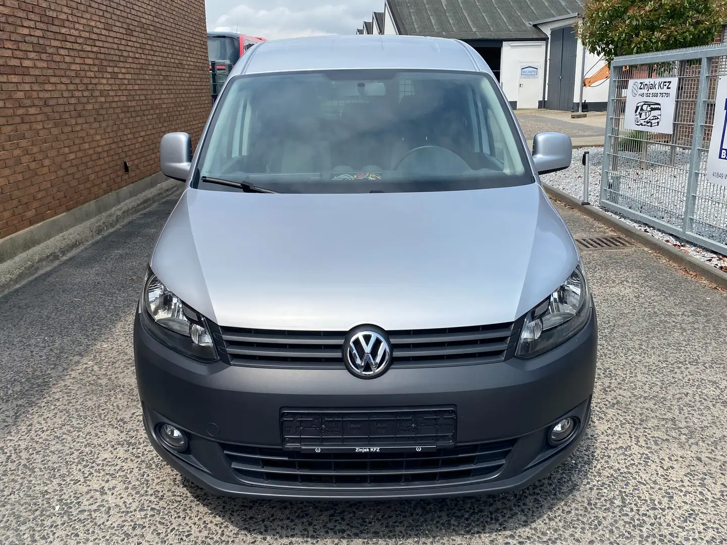 Volkswagen Caddy 2.0 TDI 140PS DSG*StndHzg*SHzg*SchkHeft*AHK*1Hand Silber - 2