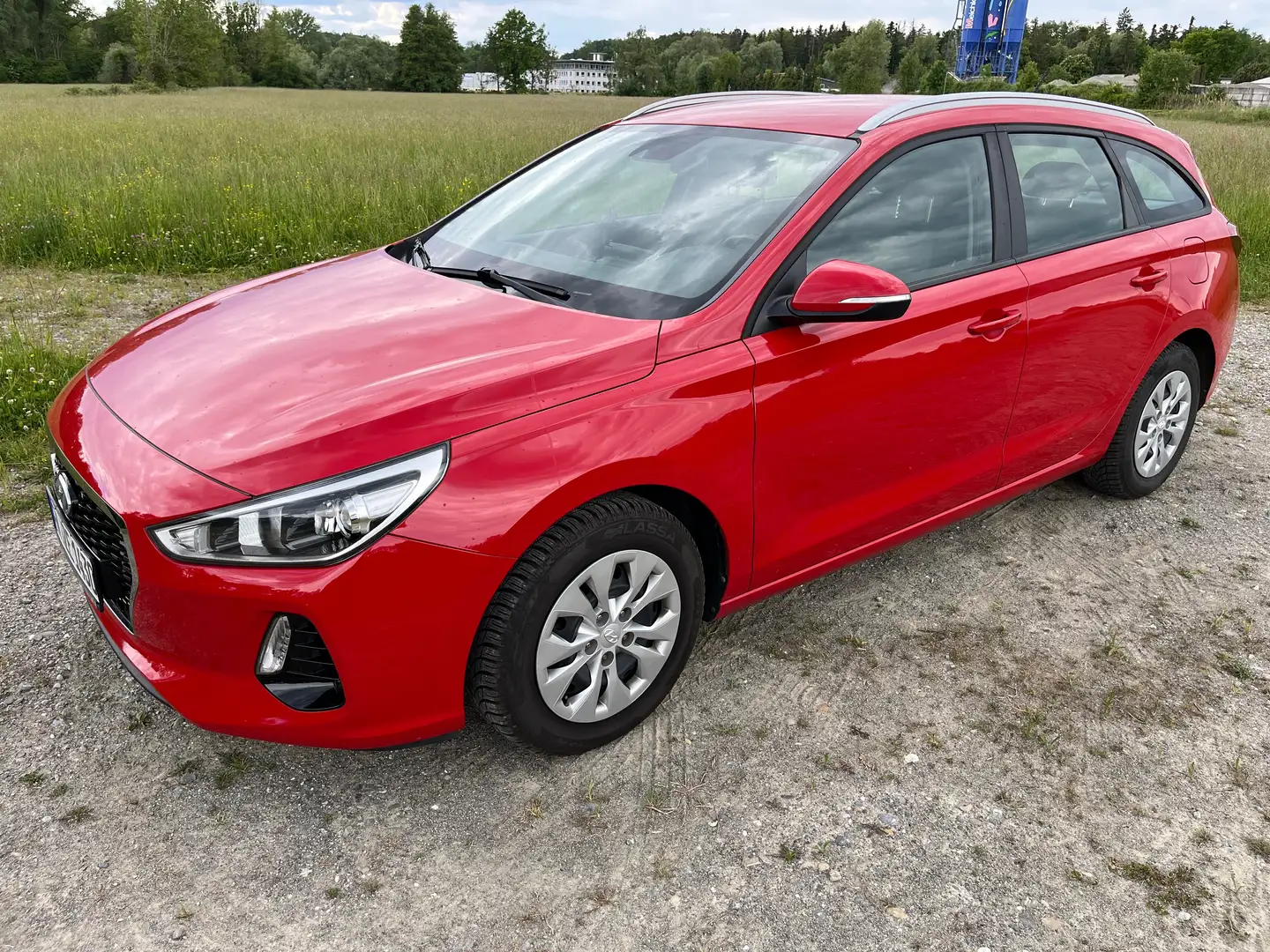 Hyundai i30 Kombi 1.4 PDE ( 2017 ) Rot - 2