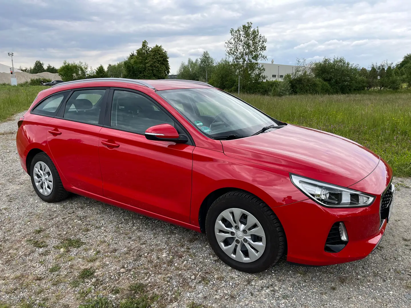 Hyundai i30 Kombi 1.4 PDE ( 2017 ) Rot - 1