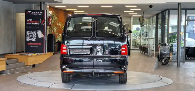 Volkswagen Caravelle view 8