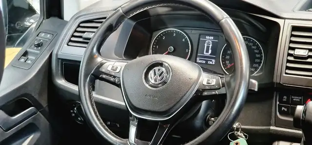 Volkswagen Caravelle view 15