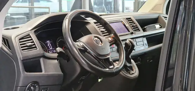 Volkswagen Caravelle view 14