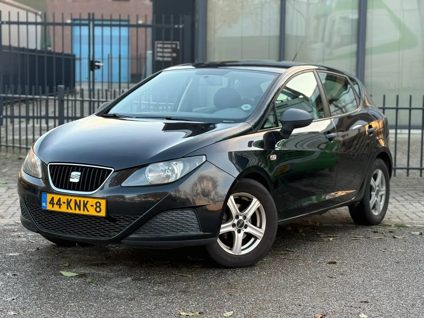 SEAT Ibiza 1.2 Club Schwarz - 2