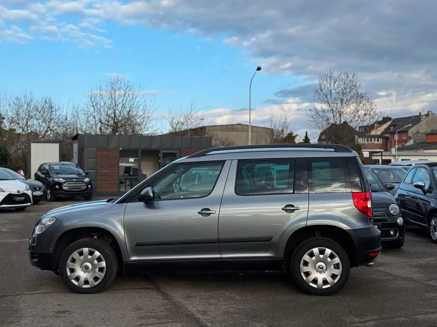 Skoda Yeti Elegance Plus Edition 4x4 HU neu/PDC/SHZ Grau - 2