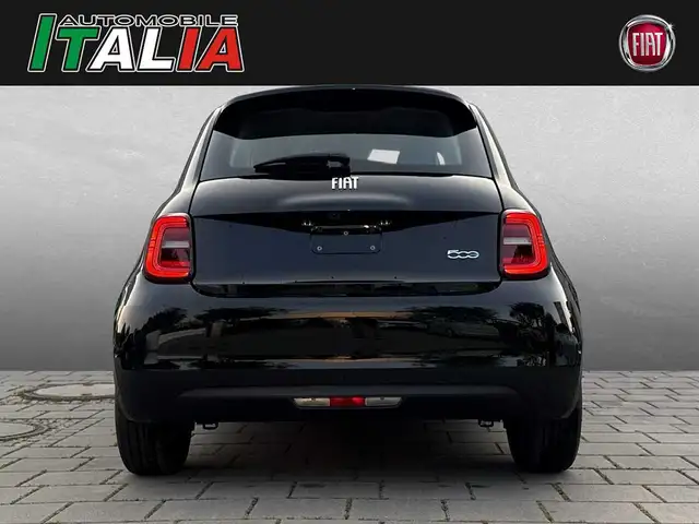 Fiat 500E view 2