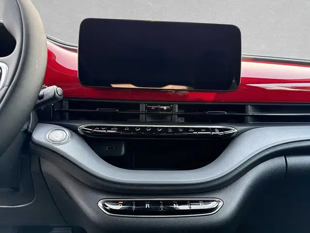 Fiat 500E view 10