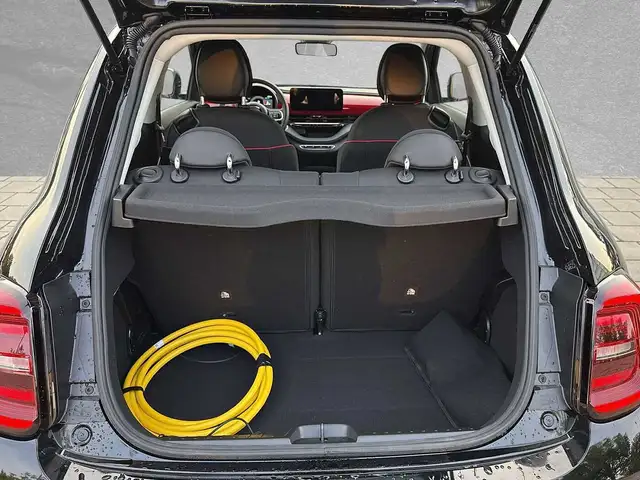 Fiat 500E view 8