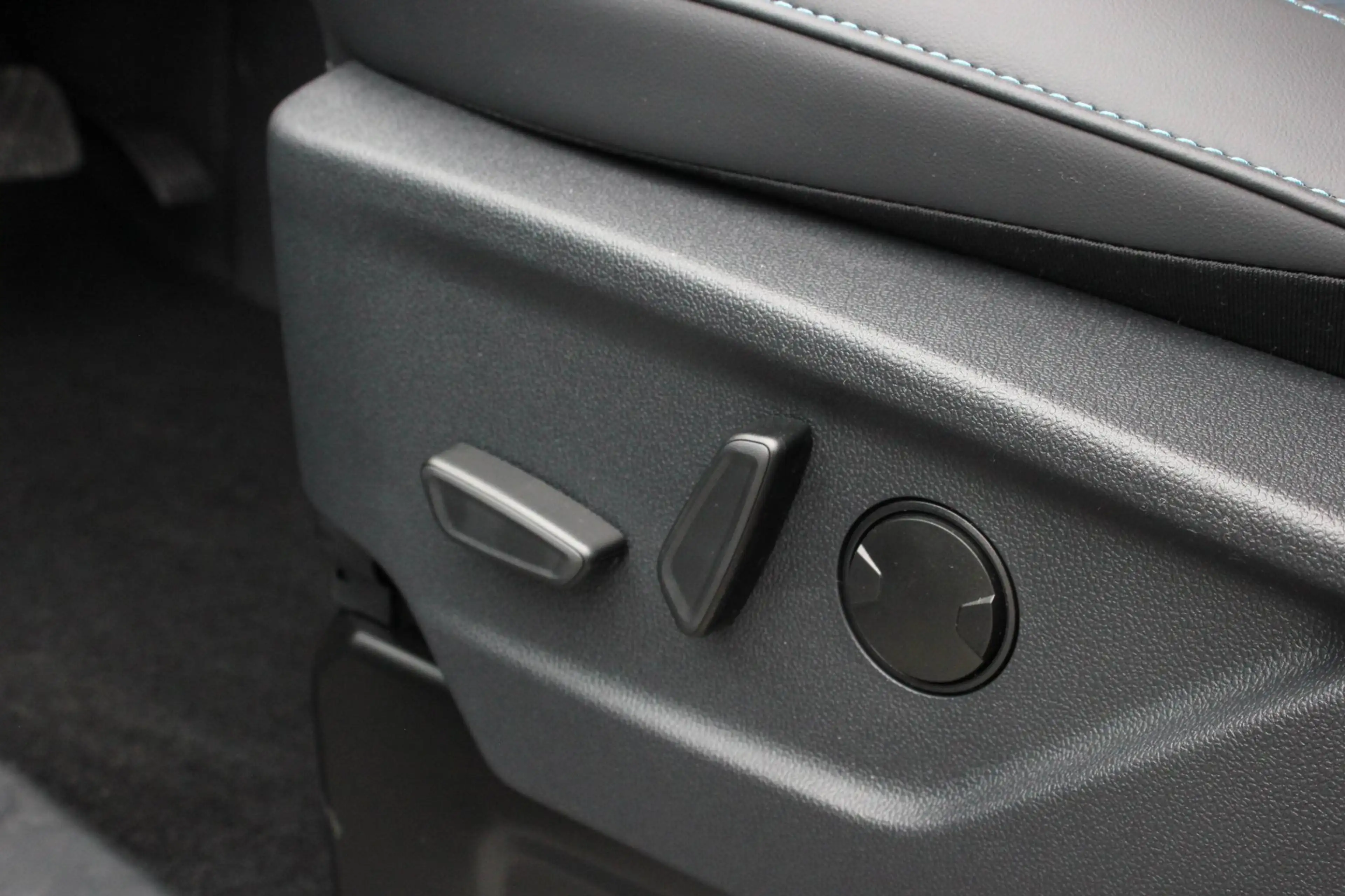 Ford E-Transit Cust. 320 L2H1 Sport 71 kWh DC DUBBEL CABINE / JB- — photo 16