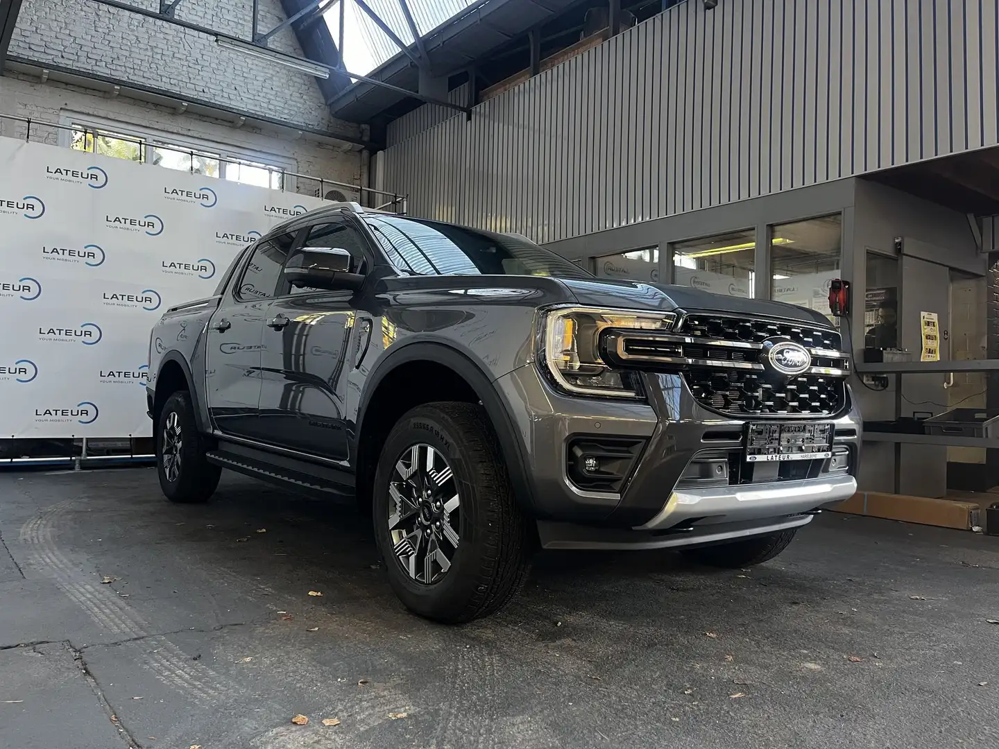 Ford Ranger PHEV A10 e-4WD Wildtrak full option Carbonized Gr Grijs - 2
