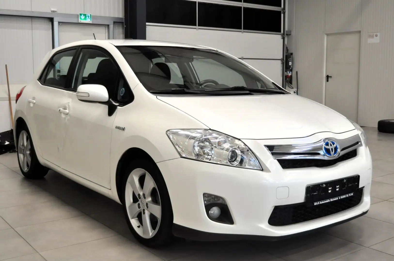 Toyota Auris Hybrid Executive / SHZ Blanc - 2