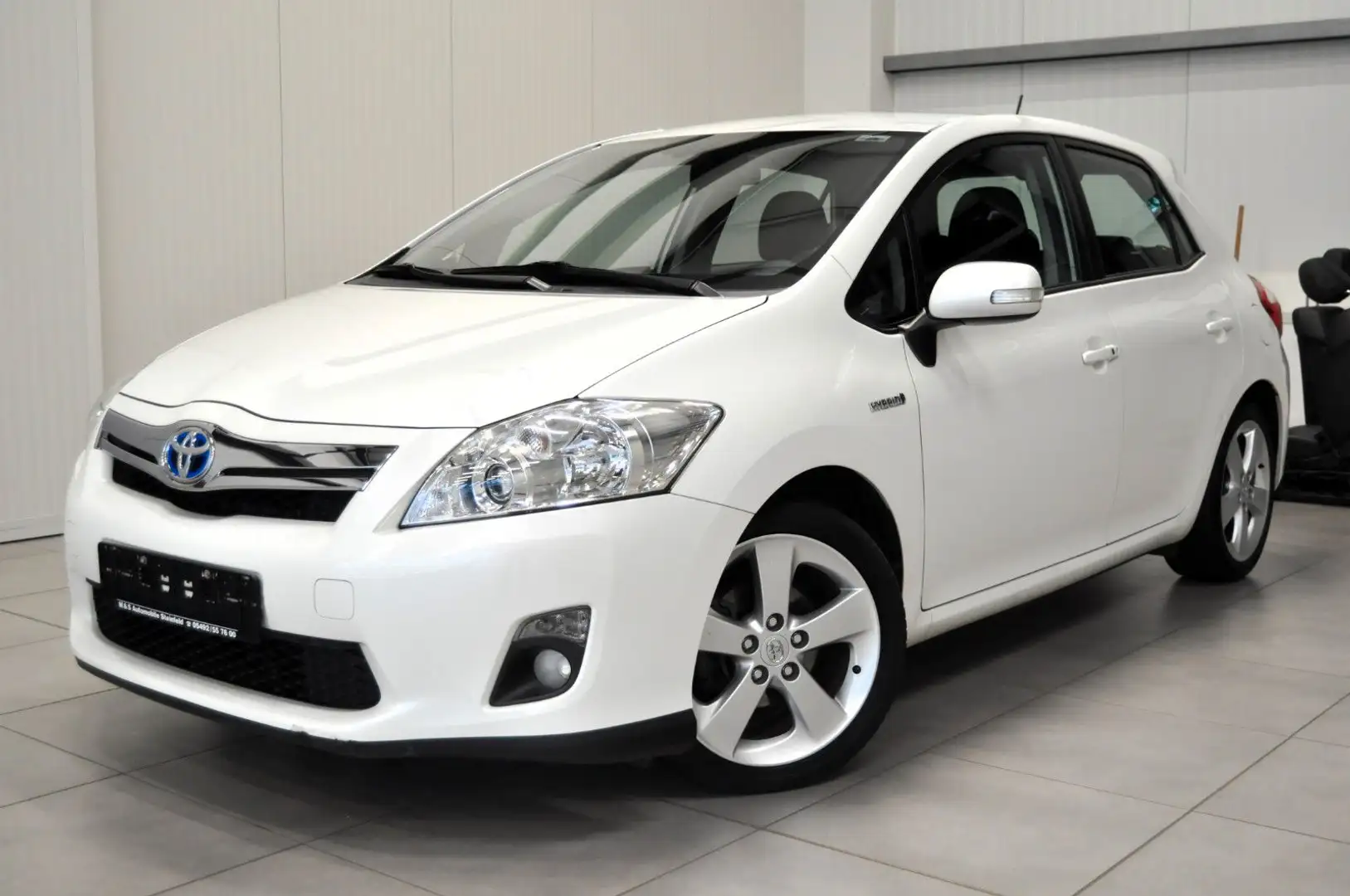 Toyota Auris Hybrid Executive / SHZ White - 1