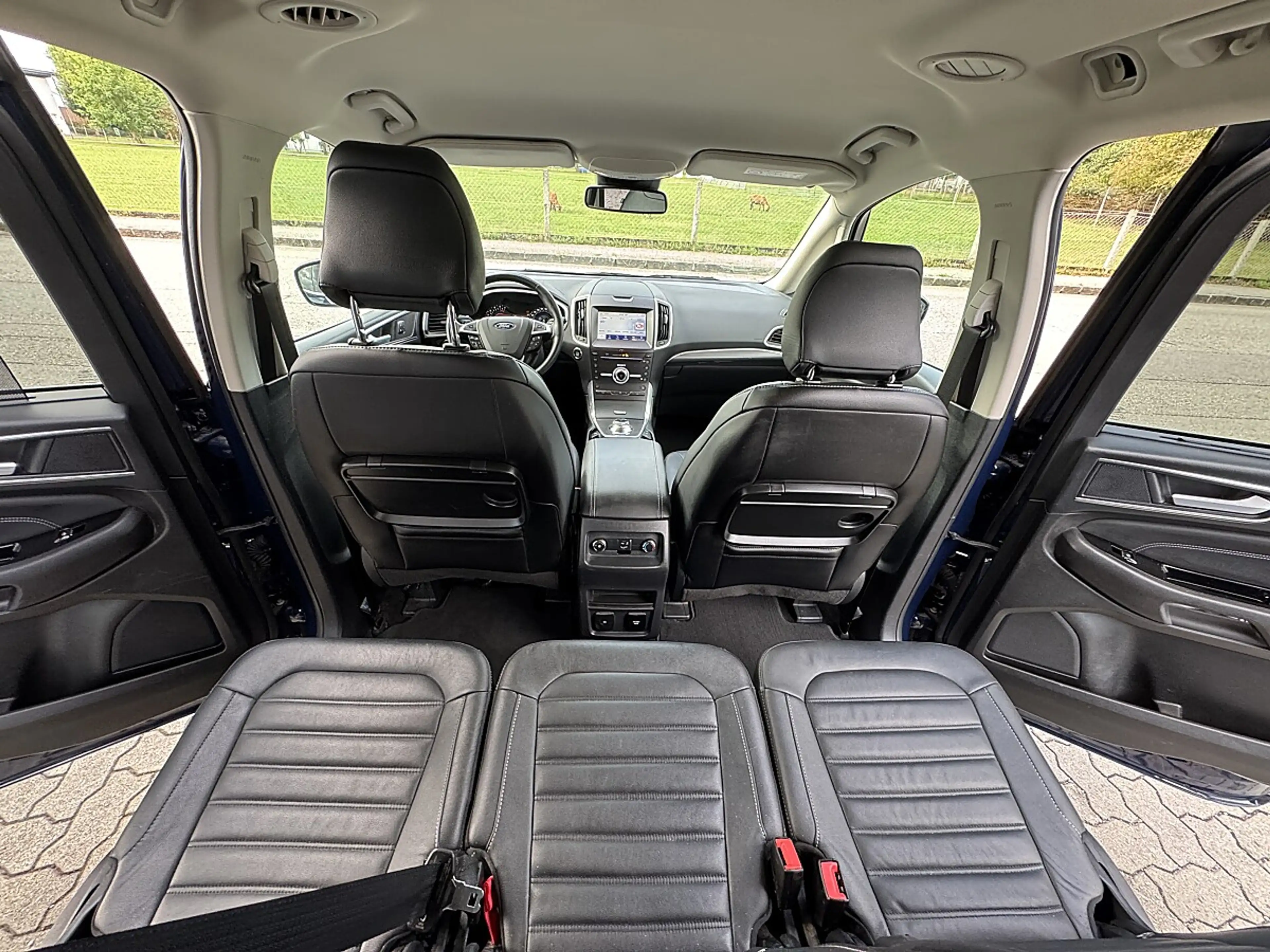 Ford Galaxy 2,0 EcoBlue Titanium Aut. — photo 11