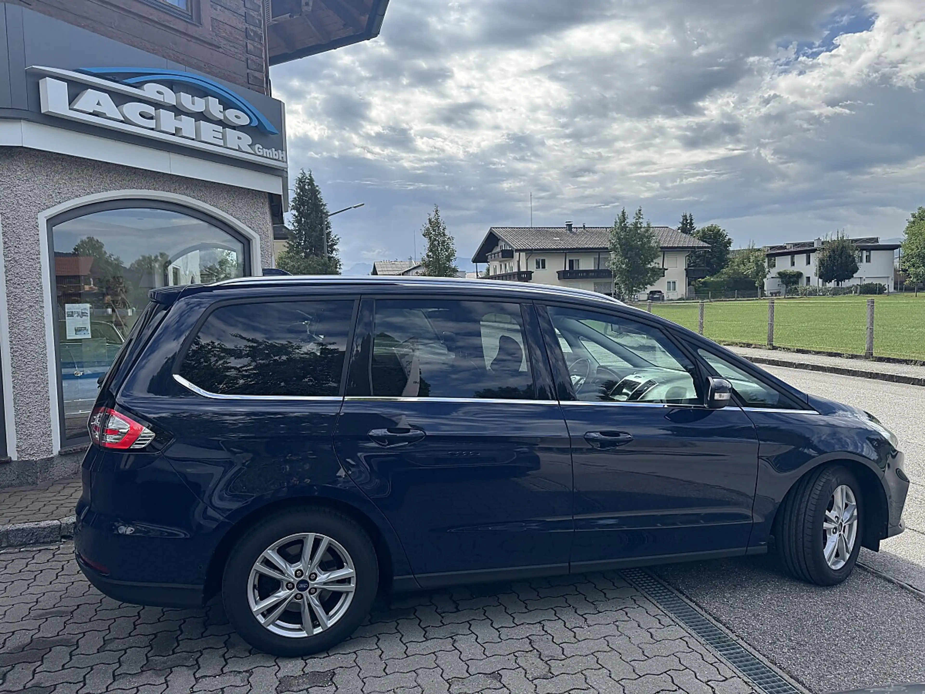 Ford Galaxy 2,0 EcoBlue Titanium Aut. — photo 4