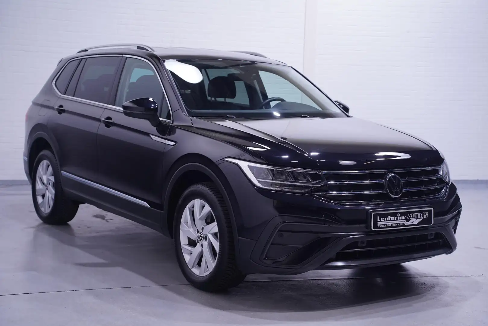 Volkswagen Tiguan Allspace 1.5 TSI Life 7p. Winterpakket Navi PDC v+a 7-Zits Zwart - 2