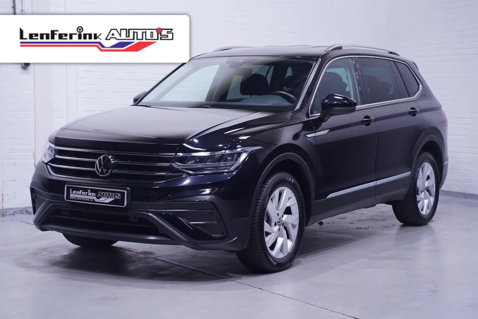 Volkswagen Tiguan Allspace 1.5 TSI Life 7p. Winterpakket Navi PDC v+a 7-Zits Zwart - 1